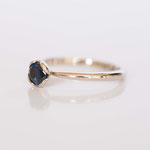 Verlobungsring 14 kt Weissgold mit Saphir