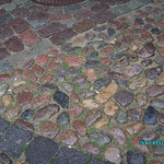 Pflaster alt neben neu