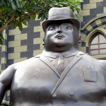 Eine der 23 Bronze-Statuen auf der Plaza Botero