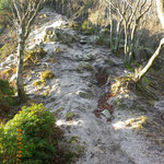 風化した花崗岩のザレザレの急坂