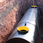 08:15 Uhr, der Tank wurde sicher in die Baugrube bewegt