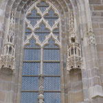 Cathédrale de MOULINS (03) Monument Historique - Restauration complète de la baie du portail Nord, bavettes en plomb et grilles de protection laiton
