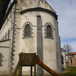 JOZERAND (63) Grilles de protection laiton sur toutes les baies de l'église