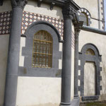 JOZERAND (63) Grilles de protection laiton sur toutes les baies de l'église