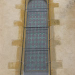 Eglise de SAINT AGNAN Restauration complète de la rosace - Restauration partielle de 6 baies losanges de la nef et repiquages sur deux baies du coeur - bavettes en plomb et grilles de protection acier