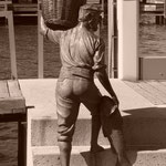 Am Fischerhafen - das schöne Denkmal für alle Fischer