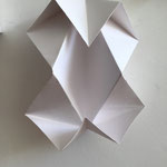 papier-drohne 4, 58 x 39 x 27 , 2026 , weißes papier