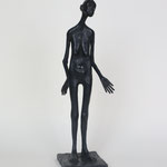 Patrice Moreau. La misère orgueilleuse - 2005 - Bronze 8 exemplaires - 6,4 cm x 6,2 cm x hauteur 19 cm. Fondeur Guillaume Couffignal  l