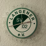Wanduhr SV Langen 02, Acrylplatten gelasert, alles einzelne Teile in Weiß und Grün, 295mm, Aluzeigersatz mit lautlosem Quarzwerk