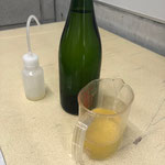 香月ワインズ・液量チェック作業