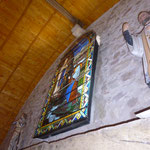 Eglise de SAINT POURçAIN SUR BESBRE (03) Don d'un vitrail : Restauration partielle et adaptation de la fnêtre trop petite en fabriquant un châssis métallique