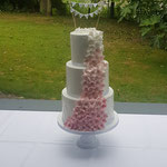 Ombre Flowers Wedding Cake, Lenneke en Fedor, Bruidstaart Den Bosch, Weddingcake Den Bosch. lokatie Kasteel Meerwijk