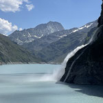 Mit schönem Wasserfall