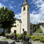 Wir machen das übliche Foto mit der Kirche