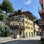 Habe ein paar Jahre in Siders gewohnt - Absolvierte hier die Tourismusfachschule, den Wirtekurs und den Hotelierkurs - Hier in diesem gelben Haus habe ich kurz mal gewohnt