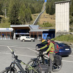 Zwischen Saint Jaques und Champoluc bei "Frachey" fährt die Standseilbahn hoch ins Monterosa Skigebiet