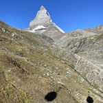 Man fährt am Matterhorn vorbei