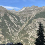 Auf der Gegenseite die Bahn auf Jungen und dann kann man weiterlaufen auf die Alp Jungen - Dort waren wir vor ein paar Jahren mal, spannend und schön
