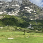Unter dem Matterhorn hat es einen Golfplatz