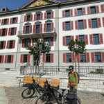 Auf dem Hauptplatz in Sitten - In diesem Haus tagt der Grossrat und Staatsrat