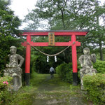 ⑪稲荷神社　鳥居の左右に仁王像