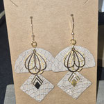 Boucles en cuir fantaisie, attaches en or