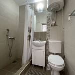 Intérieur de la salle de bain avec carrelage moderne – Guesthouse Čenić