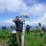 能郷白山山頂　賑わっていた