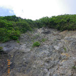 山頂直下の岩場