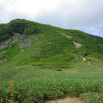 冠平から山頂を振り返る