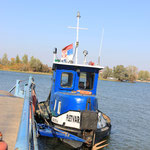 La barge et le bateau remorque
