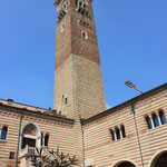 Le Palazzo della Ragione avec la torre di Lombardi 