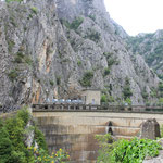 Le début de la balade dans les gorges avec le barrage