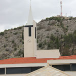 L'église catholique flambant neuve et résolument moderne
