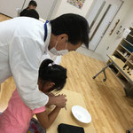 薬品をよく混合させます