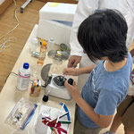 各自遠心分離機でDNAを分離させます
