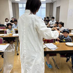 蛍光スライムのポイントを説明中です
