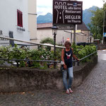 Vor dem Hotel in Meran