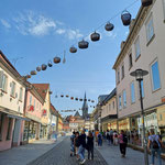 Korbgirlanden über Lichtenfels' Gassen