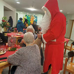 neben Mitgliedern und deren Angehörigen, statten auch die Bewohner/innen unseres Betreuten Wohnens dem Winterzauber einen Besuch ab