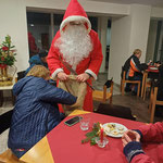 nicht nur die kleinen Gäste greifen gerne in den gefüllten Nikolaussack