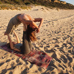 Acro-Yoga-Session