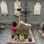 Urne beisetzen am Friedhof