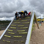 Kletterwand- Spielplatz in Sondern an der Schiffsanlegestelle, Tag 1