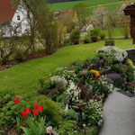 Ferienwohnung Franken im Naturpark Steigerwald mit E-Auto Ladestation für Gäste, Die Blumeninsel  im April