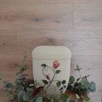 Naturstoffurne mit Airbrush
