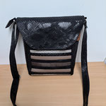 Cabas en simili cuir couleur dominante noire