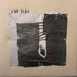 Wandobjekt aus der Werkgruppe "Fadenlauf". Collage 25 x 25 cm. Stoff, Papier, Garn.
