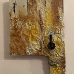 Strukturmasse auf Holz mit Rostelelemente, Maße ca. 24 x 35 cm