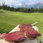 Wenn jemand von euch die Steyrsbergerreith besucht, müsst ihr unbedingt das geselchte Rindfleisch ausprobieren - wohl die beste Hüttenjause, die ich bisher gegessen habe